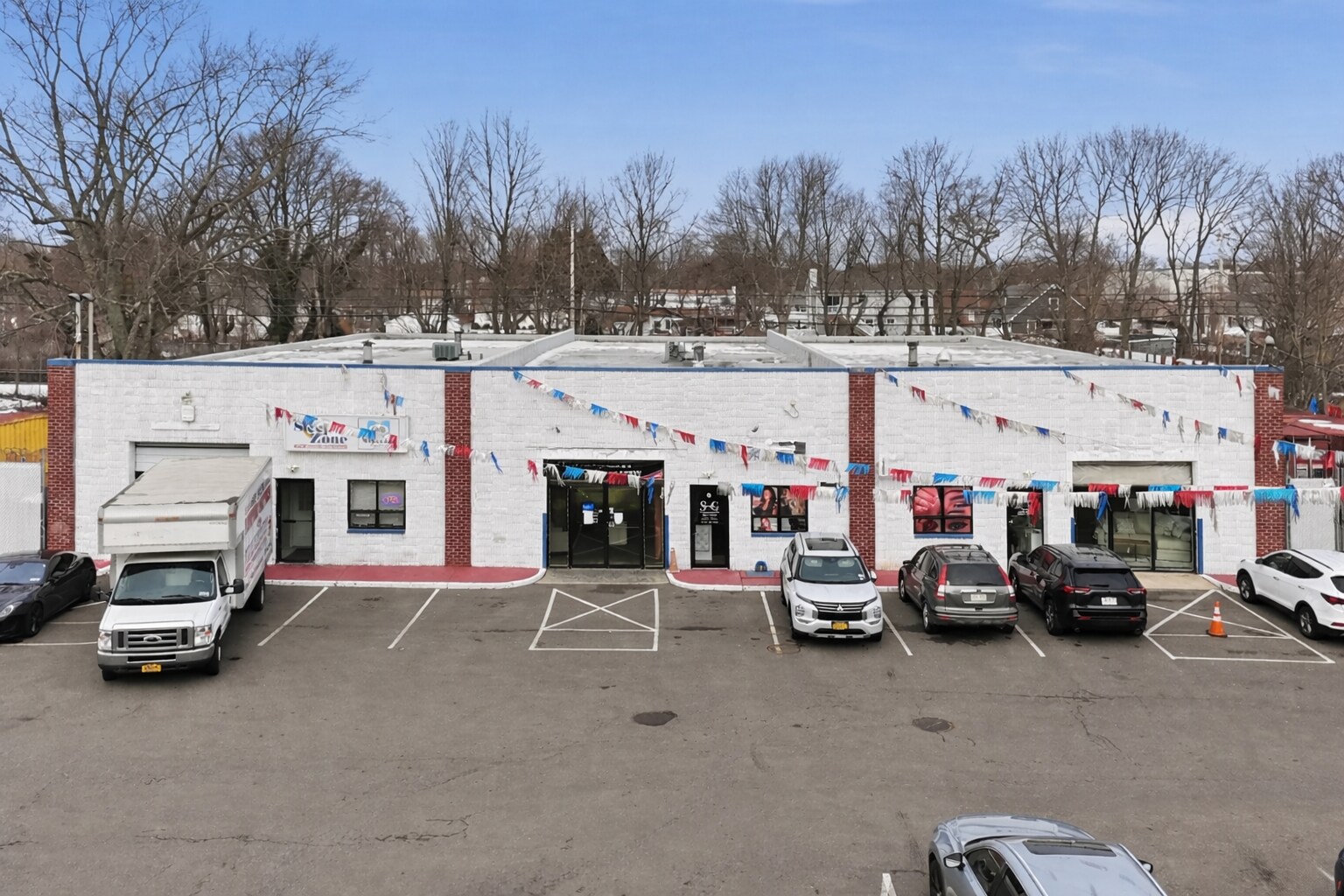 9-13 Pine Aire Dr, Bay Shore, NY à vendre Photo de l’immeuble– Image 1 sur 18