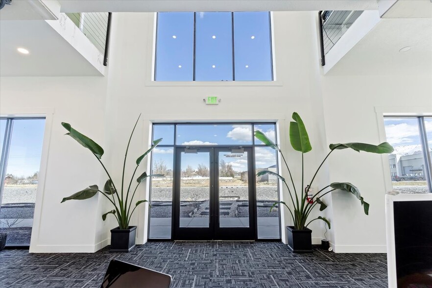 1042 3000 N, Layton, UT à vendre - Hall d’entrée – Image 3 sur 39
