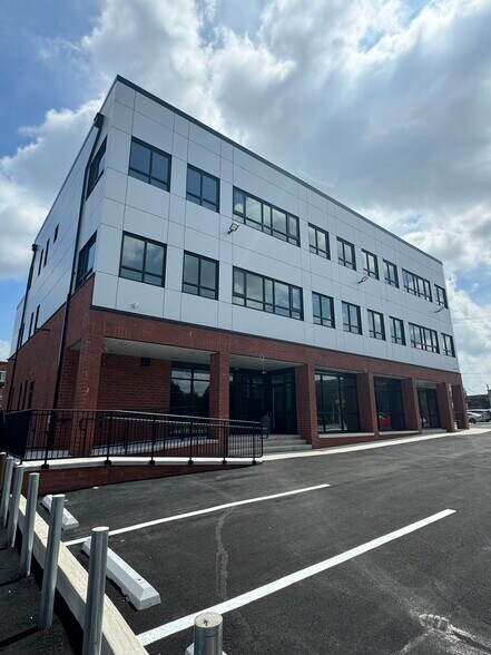 1729 Cottman Ave, Philadelphia, PA à louer - Photo de l’immeuble – Image 2 sur 4