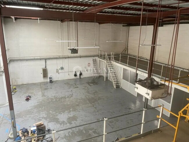 Plus de détails pour Industriel/Logistique à louer