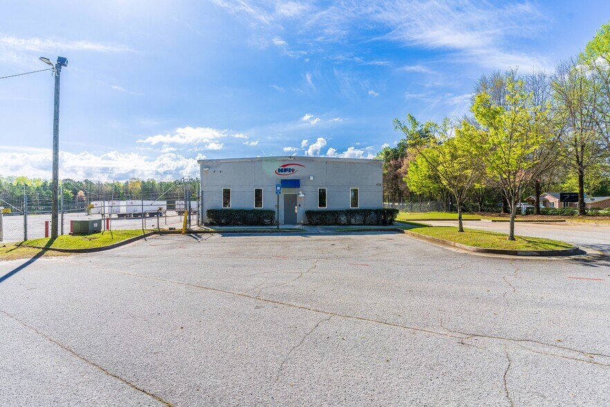 4124 Tanners Church Rd, Ellenwood, GA à louer - Photo de l’immeuble – Image 3 sur 6
