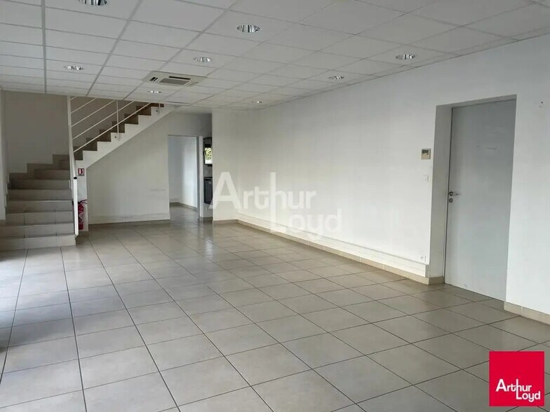 Local d’activités dans SAINT-BARTHELEMY-D'ANJOU à louer - Photo intérieure – Image 3 sur 4