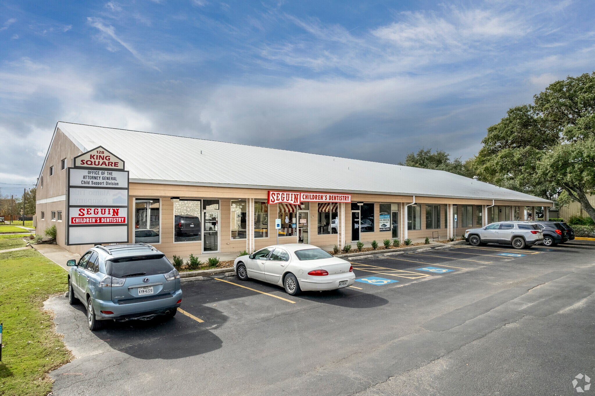 128 S Moss St, Seguin, TX à louer Photo principale– Image 1 sur 6