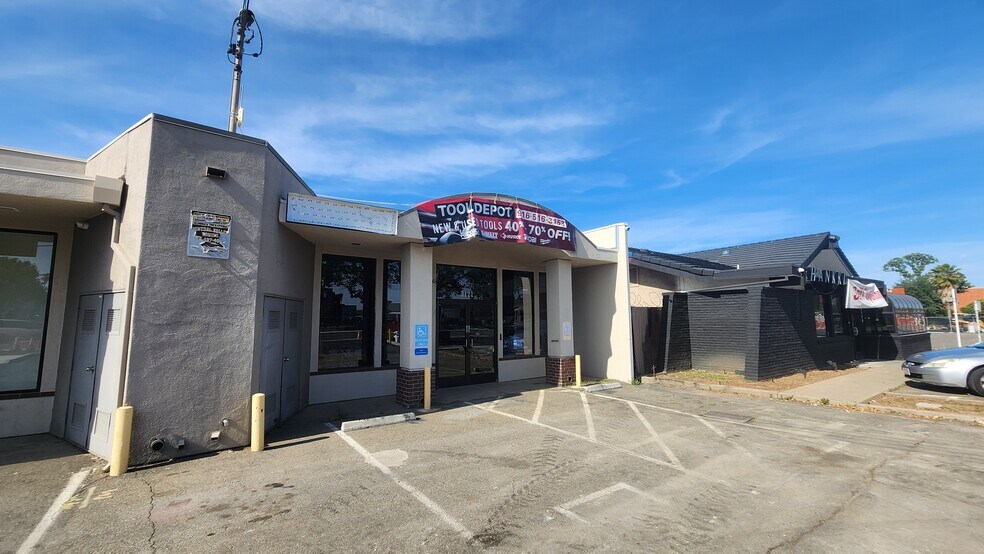 3119-3121 Arden Way, Sacramento, CA à louer - Photo de l’immeuble – Image 1 sur 4