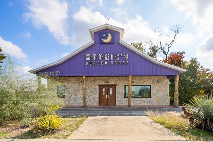 2411 N US Highway 281, Marble Falls, TX à vendre - Photo de l’immeuble – Image 3 sur 31