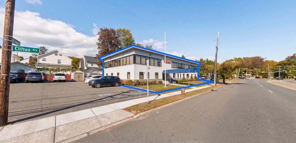 930 Clifton Ave, Clifton, NJ à louer - Photo de l’immeuble – Image 1 sur 1