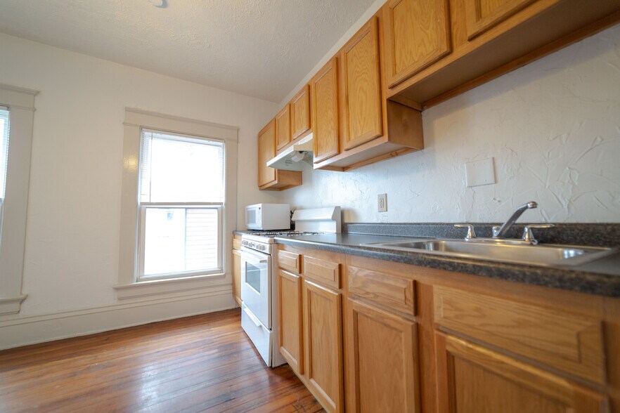 4706 Franklin Blvd, Cleveland, OH à vendre - Photo de l’immeuble – Image 3 sur 11