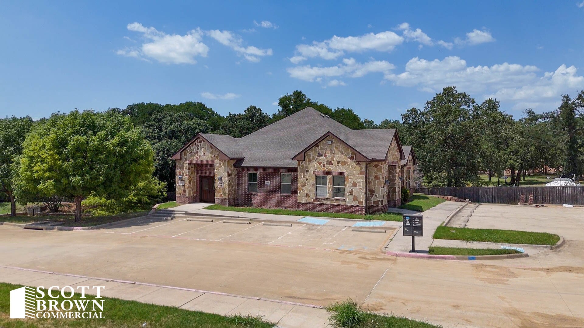 2366-2372 S Uecker Ln, Lewisville, TX à louer Photo principale– Image 1 sur 13