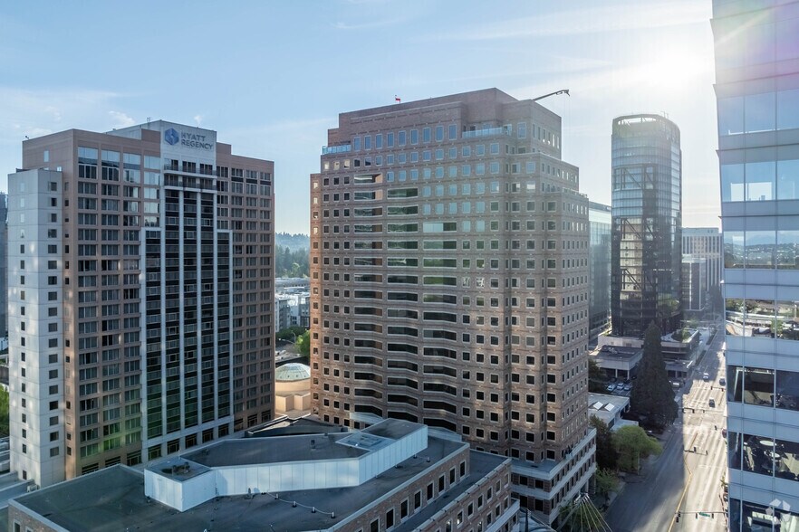 10500 NE 8th St, Bellevue, WA à louer - Photo principale – Image 1 sur 7