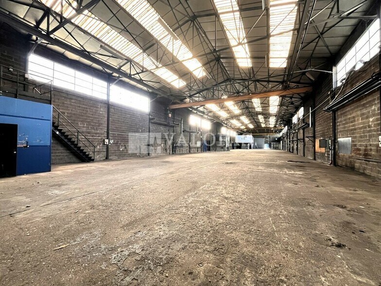 Industriel/Logistique dans Rillieux-la-Pape à vendre - Photo de l’immeuble – Image 3 sur 5