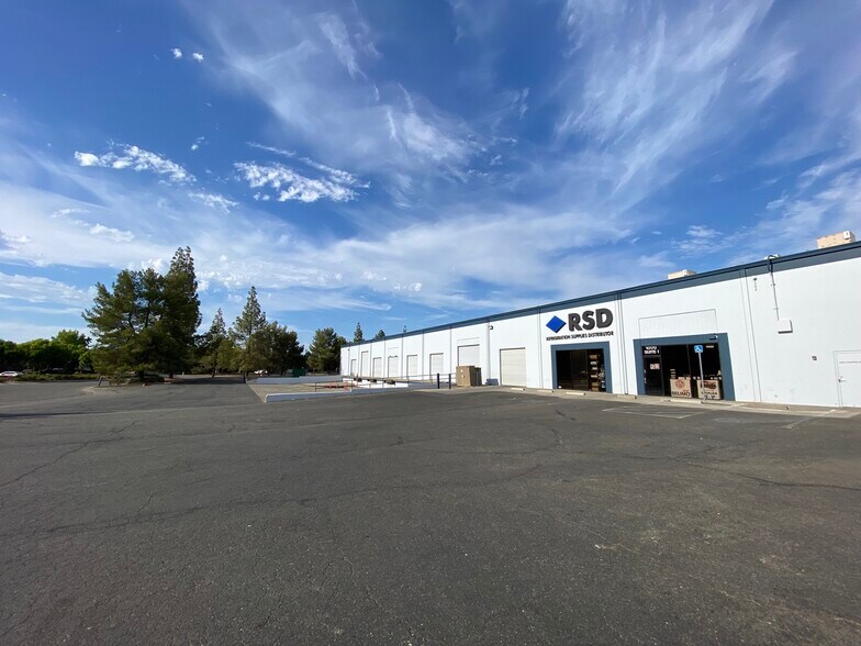 10170 Croydon Way, Sacramento, CA à louer - Photo de l’immeuble – Image 2 sur 5