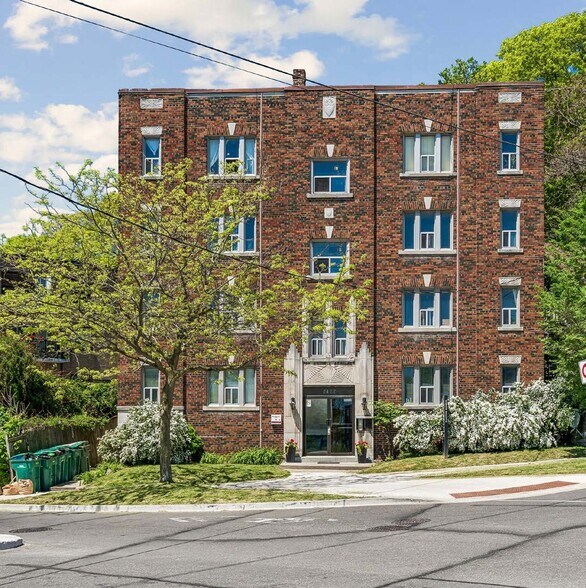 2422 Queen St, Toronto, ON à vendre - Photo de l’immeuble – Image 1 sur 6