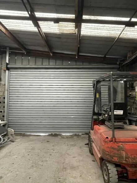 Industriel/Logistique dans Halluin à louer - Photo de l’immeuble – Image 2 sur 3