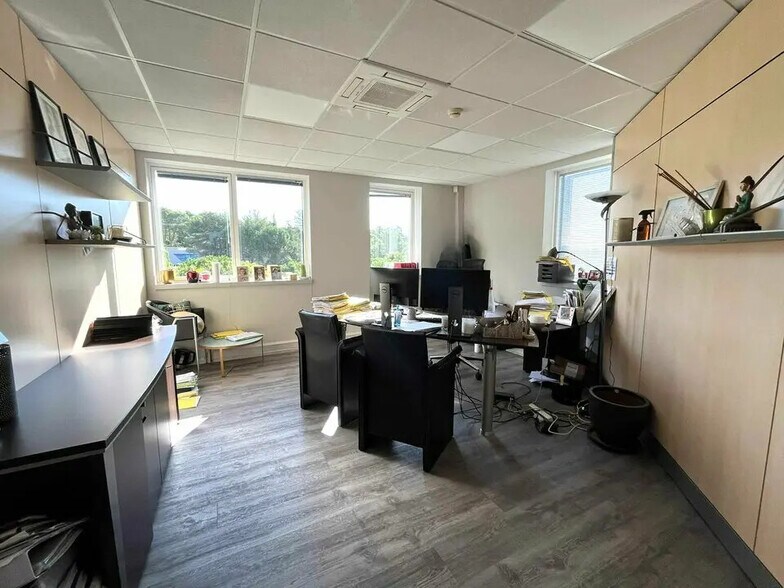 Bureau dans Valbonne à louer - Photo de l’immeuble – Image 1 sur 10