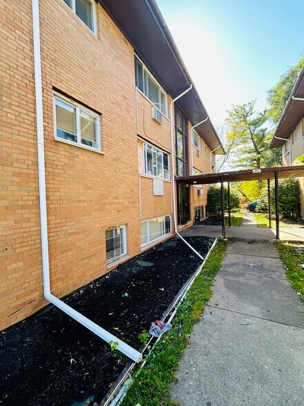 11811 Morang Dr, Detroit, MI à vendre - Photo de l’immeuble – Image 3 sur 19