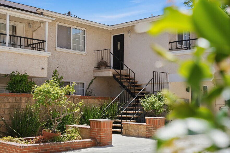 5302-5304 Colodny Dr, Agoura Hills, CA à vendre - Photo de l’immeuble – Image 3 sur 49