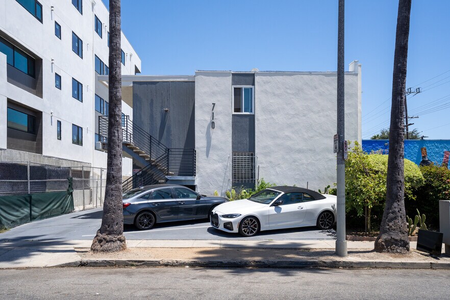 710 N Hudson Ave, Los Angeles, CA à vendre - Photo de l’immeuble – Image 2 sur 14