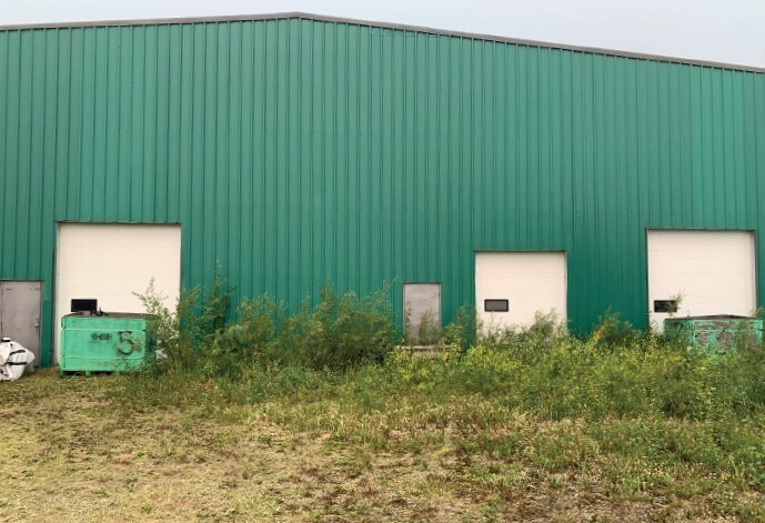 Industrial Property With 2 Freestanding portefeuille de 2 biens à vendre sur LoopNet.fr - Photo principale – Image 1 sur 2