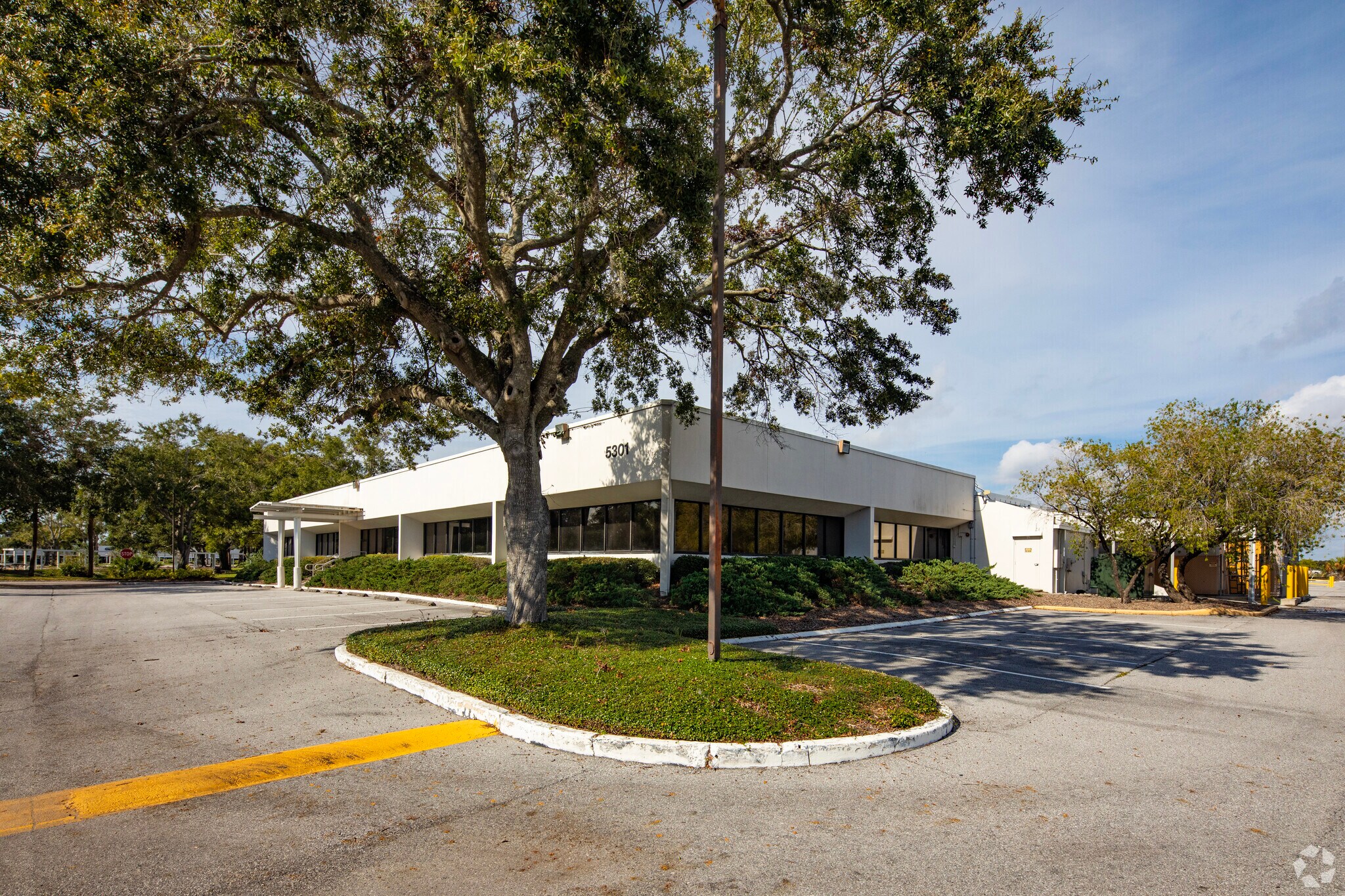 5301 W Idlewild Ave, Tampa, FL à louer Photo principale– Image 1 sur 8