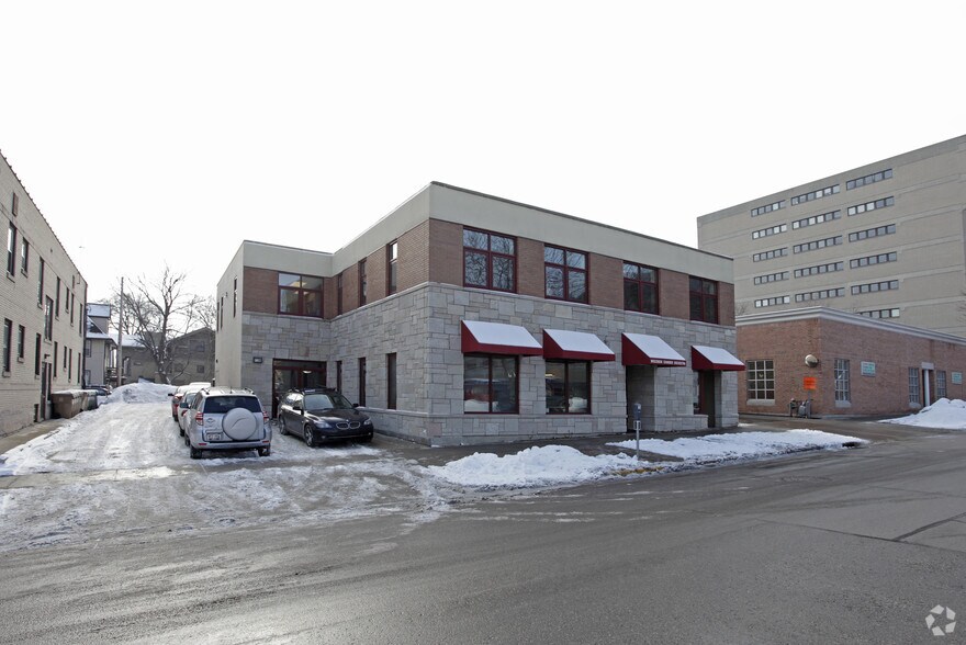 321 E Main St, Madison, WI à louer - Photo de l’immeuble – Image 3 sur 3