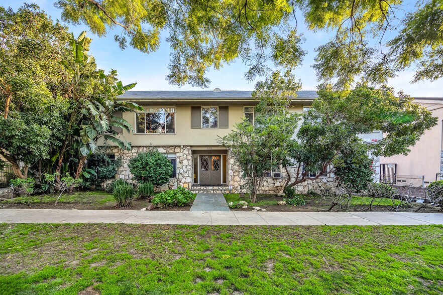 8218 De Longpre Ave, West Hollywood, CA à vendre - Photo de l’immeuble – Image 2 sur 17