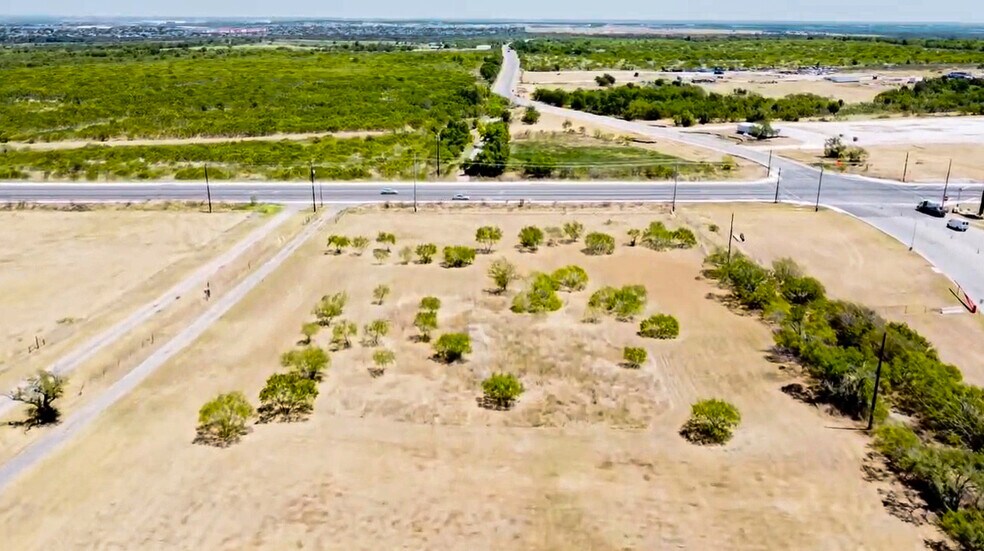 7710 Elroy rd, Del Valle, TX à vendre - Photo de l’immeuble – Image 3 sur 9