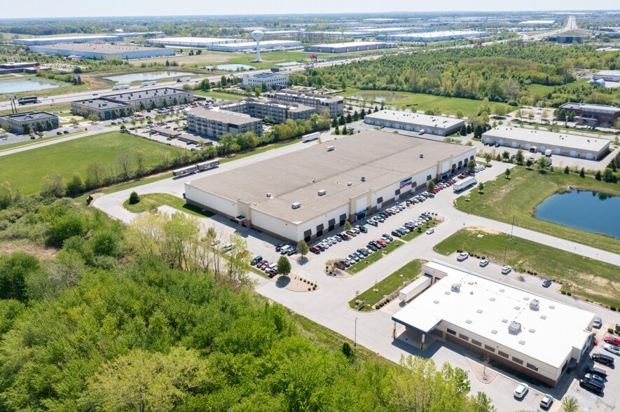 927 N Emerson Ave, Greenwood, IN à vendre - Photo de l’immeuble – Image 2 sur 4