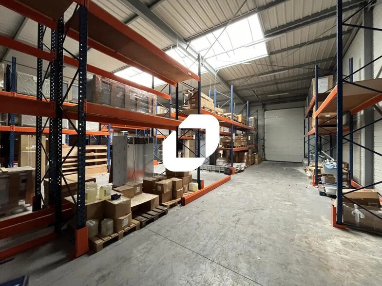 Local d’activités dans Tilloy-lès-Mofflaines à louer - Photo de l’immeuble – Image 2 sur 16