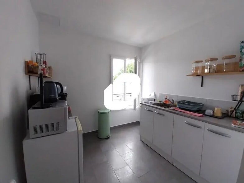 Bureau dans Élancourt à louer - Photo intérieure – Image 2 sur 9