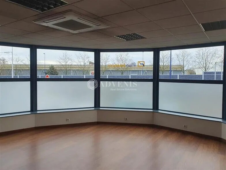 Bureau dans Vandoeuvre-les-Nancy à louer - Photo de l’immeuble – Image 1 sur 9