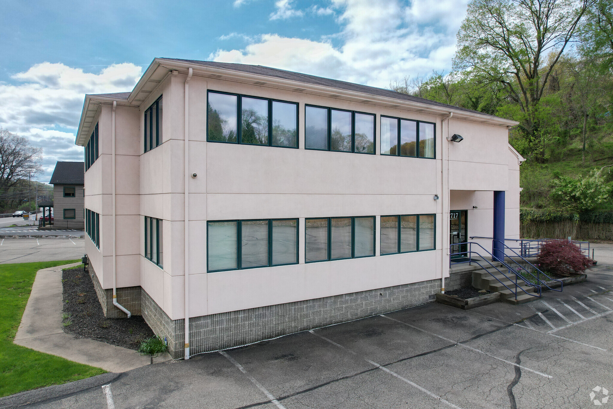 1717 Babcock Blvd, Pittsburgh, PA à louer Photo principale– Image 1 sur 5