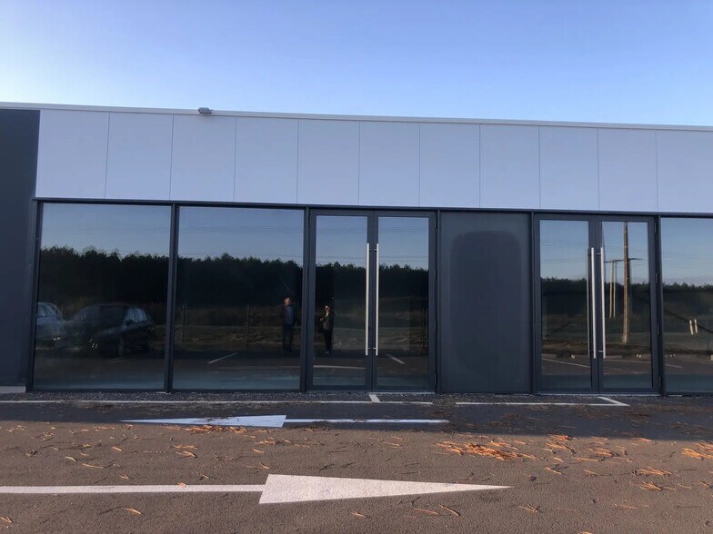 Local commercial dans Mimizan à louer - Photo de l’immeuble – Image 2 sur 11