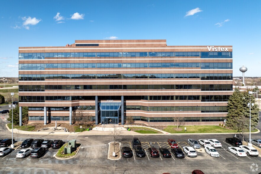 2300 N Barrington Rd, Hoffman Estates, IL à louer - Photo de l’immeuble – Image 2 sur 11