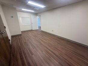 7676 New Hampshire Ave, Takoma Park, MD à louer Photo de l’immeuble– Image 2 sur 10