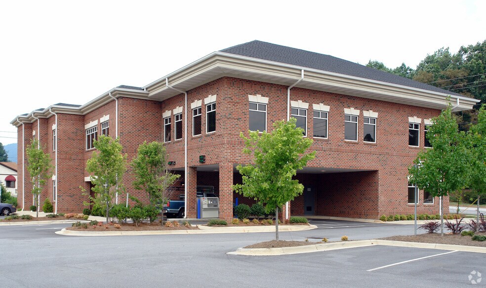 1985 Hendersonville Rd, Asheville, NC à louer - Photo de l’immeuble – Image 3 sur 32