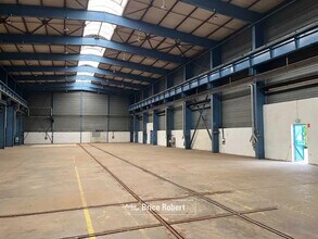 Industriel/Logistique dans Saint-Priest à vendre Photo intérieure– Image 2 sur 2