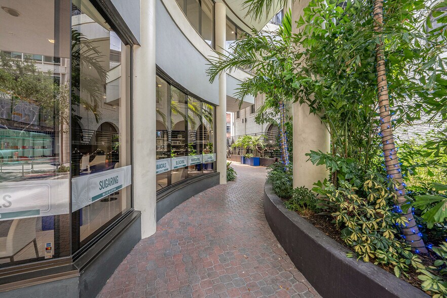 240 1st Ave S, Saint Petersburg, FL à vendre - Photo de l’immeuble – Image 3 sur 37