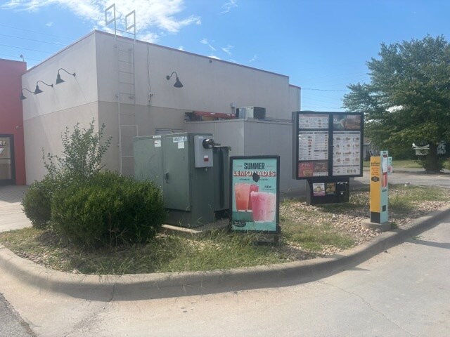 420 E 30th Ave, Hutchinson, KS à vendre - Photo de l’immeuble – Image 3 sur 8