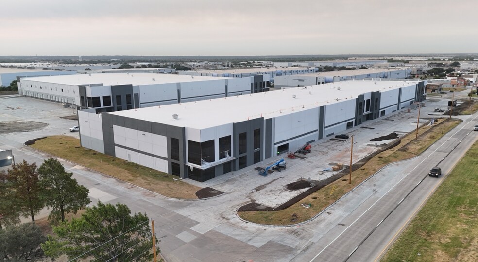 7901 South Fwy, Fort Worth, TX à louer - Photo de l’immeuble – Image 2 sur 5