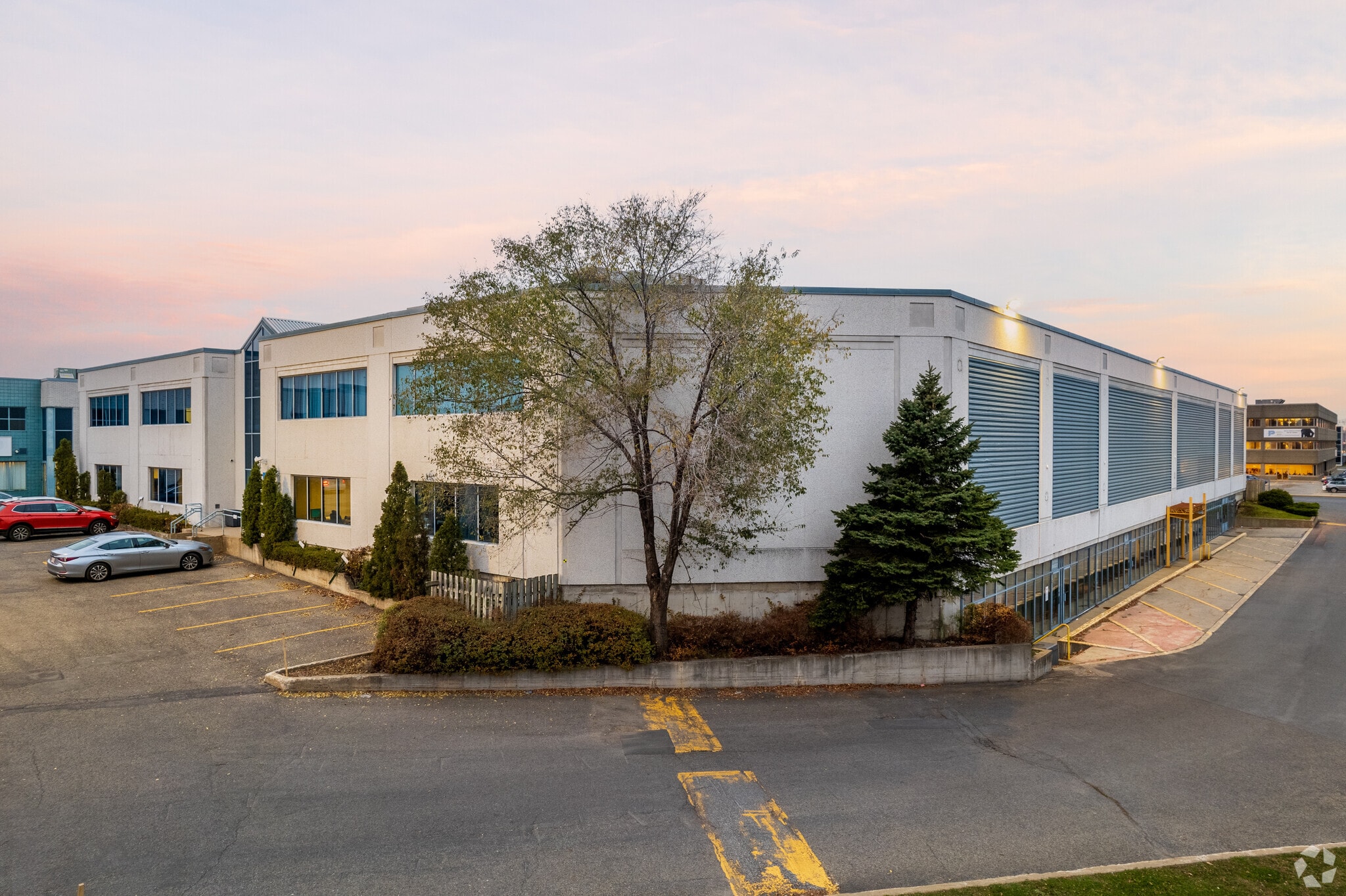 8740-8754 Boul Pie IX, Montréal, QC à louer Photo principale– Image 1 sur 46