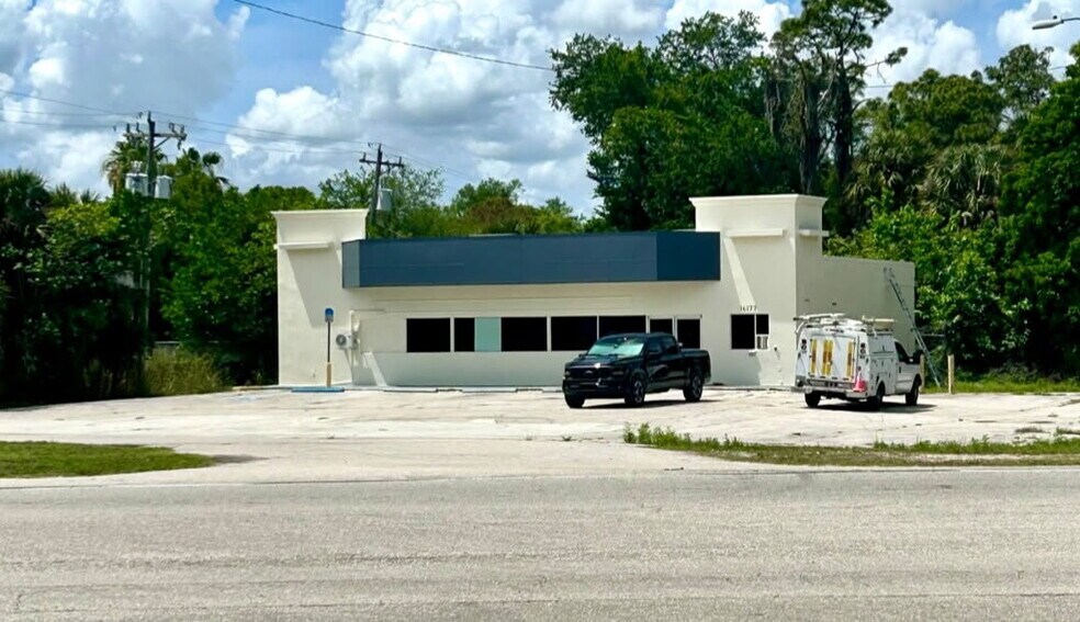 16177 Slater Rd, North Fort Myers, FL à vendre - Photo principale – Image 1 sur 6