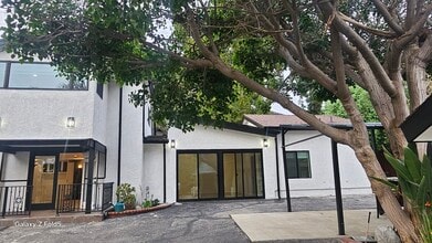 9857 Foothill Blvd, Lake View Terrace, CA à louer Photo intérieure– Image 2 sur 20