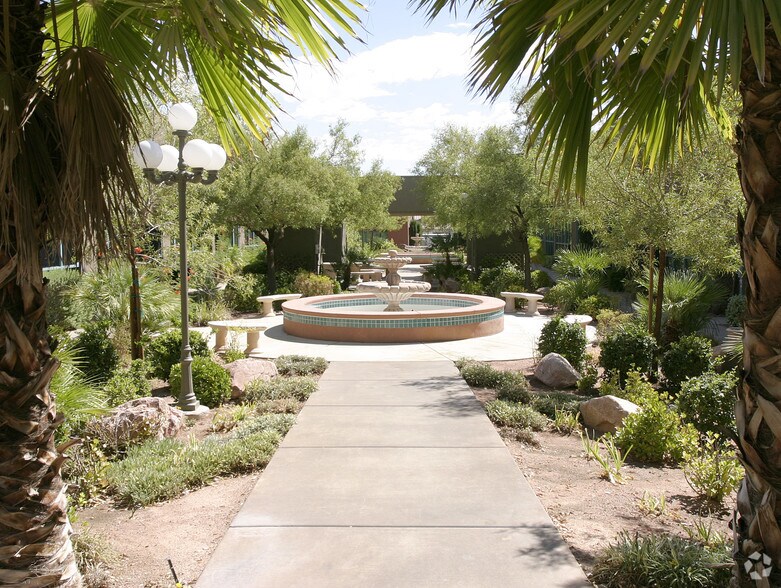 4270 S Decatur Blvd, Las Vegas, NV à louer - Photo de l’immeuble – Image 3 sur 68