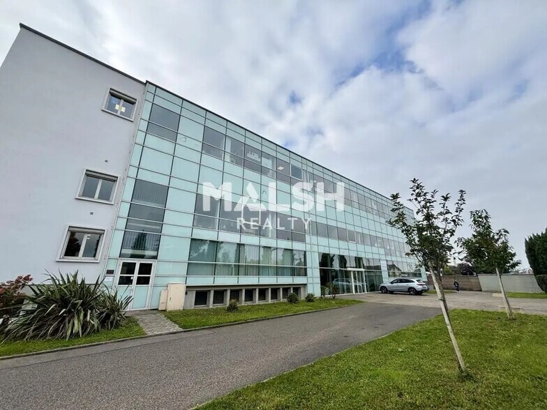 Bureau dans Vaulx-en-Velin à louer - Photo de l’immeuble – Image 1 sur 6