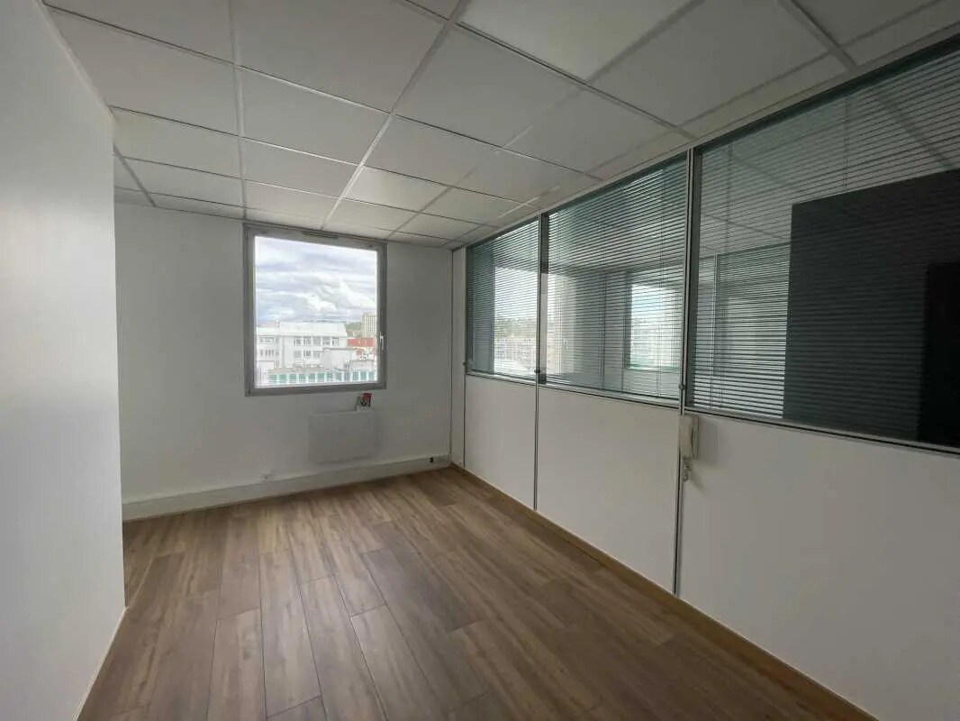 Bureau dans Pantin à louer Photo de l’immeuble– Image 1 sur 7
