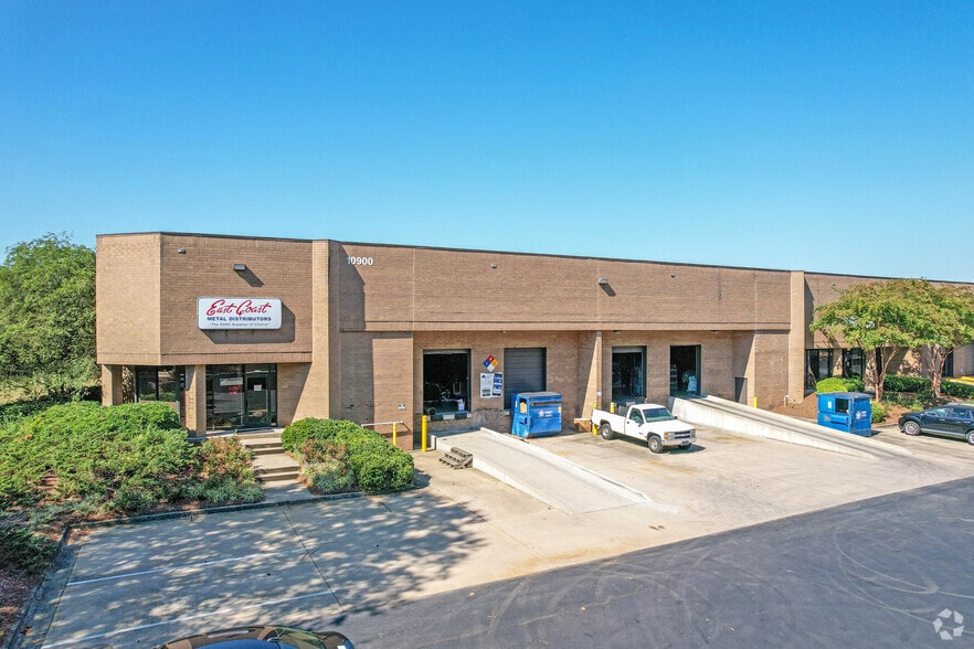 10900 S Commerce Blvd, Charlotte, NC à louer - Photo principale – Image 1 sur 10