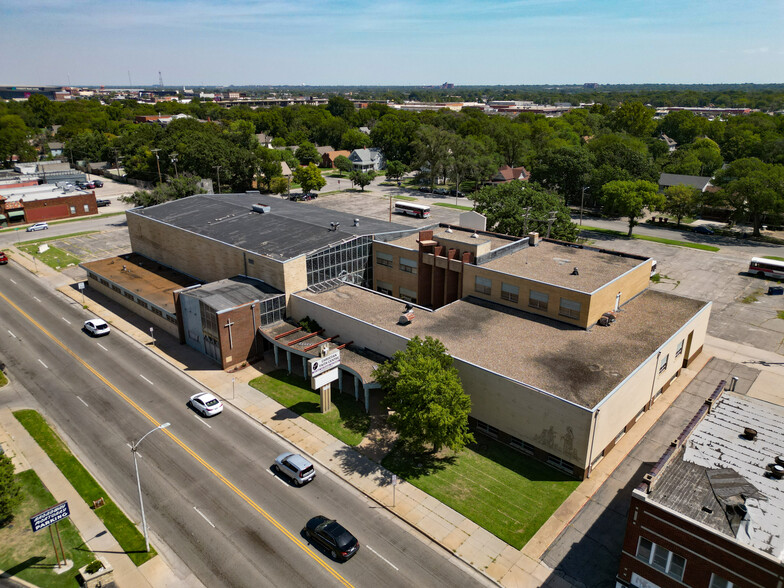 1130 S. Broadway, Wichita, KS à vendre - Photo de l’immeuble – Image 1 sur 32