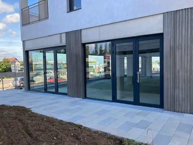 Plus de détails pour Local commercial à vendre