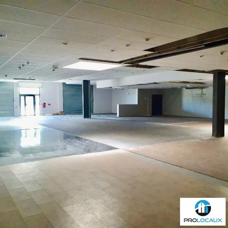 Local commercial dans SAINT EGREVE à louer Photo intérieure– Image 1 sur 5