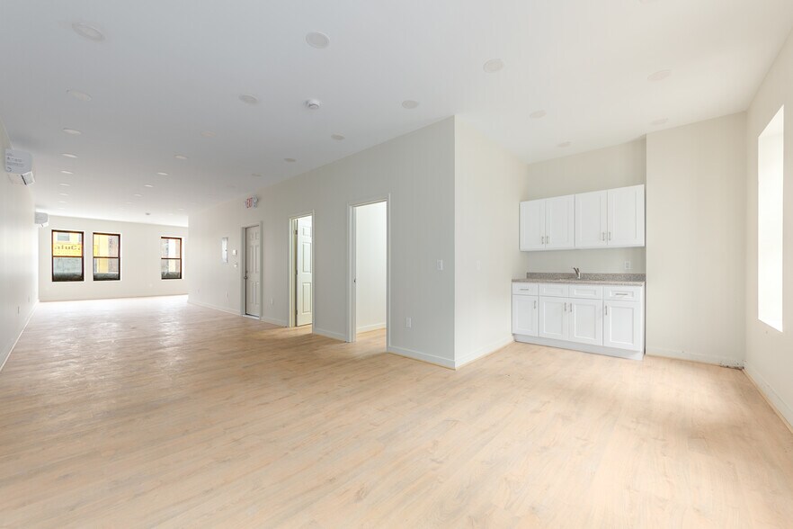 852 Flatbush Ave, Brooklyn, NY à louer - Photo de l’immeuble – Image 3 sur 4